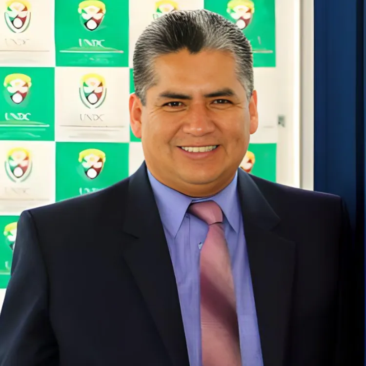 Dr. Carlos Almidón